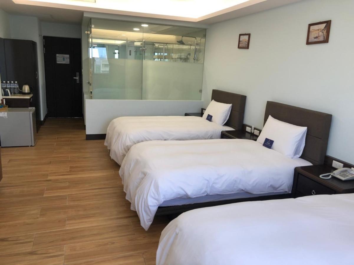 Menippe Hotel Kaohsiung Bagian luar foto