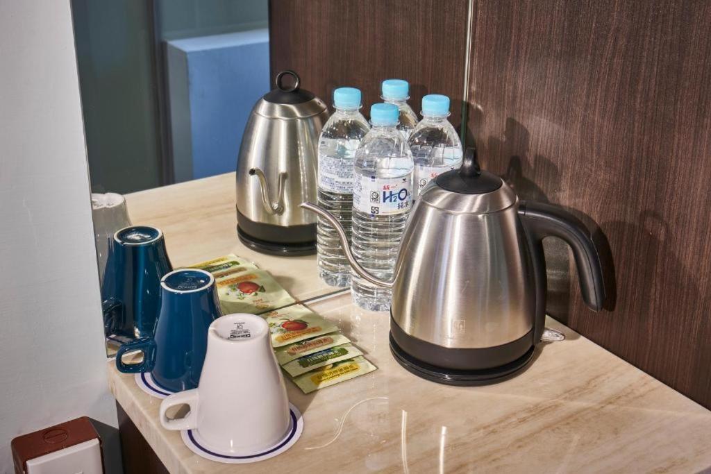 Menippe Hotel Kaohsiung Bagian luar foto