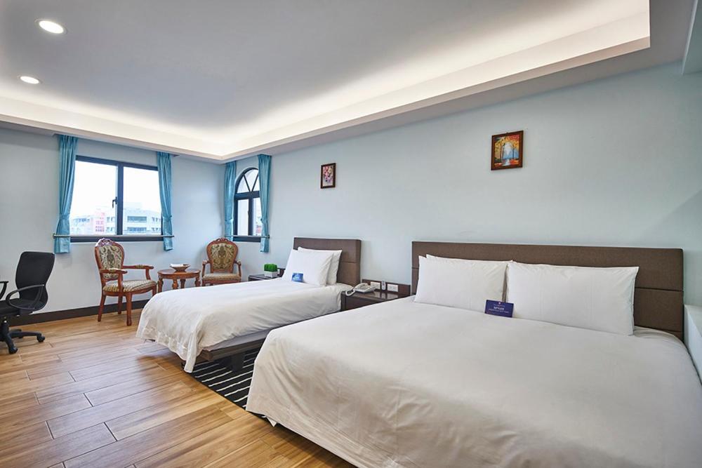 Menippe Hotel Kaohsiung Bagian luar foto