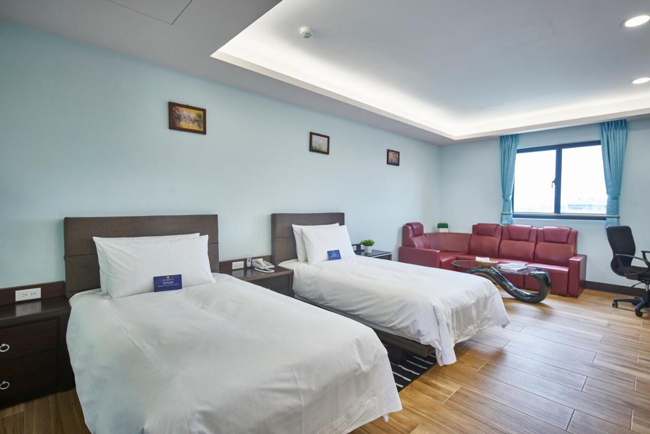 Menippe Hotel Kaohsiung Bagian luar foto