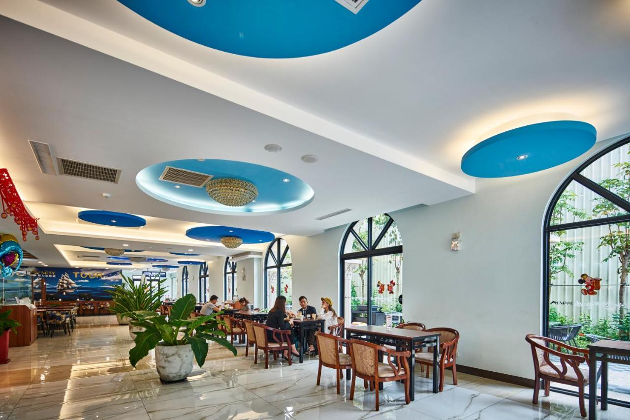 Menippe Hotel Kaohsiung Bagian luar foto