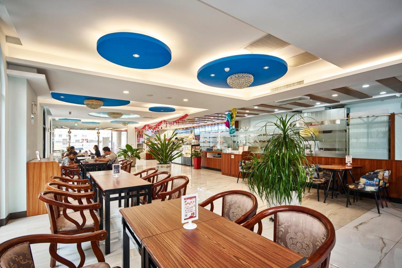 Menippe Hotel Kaohsiung Bagian luar foto